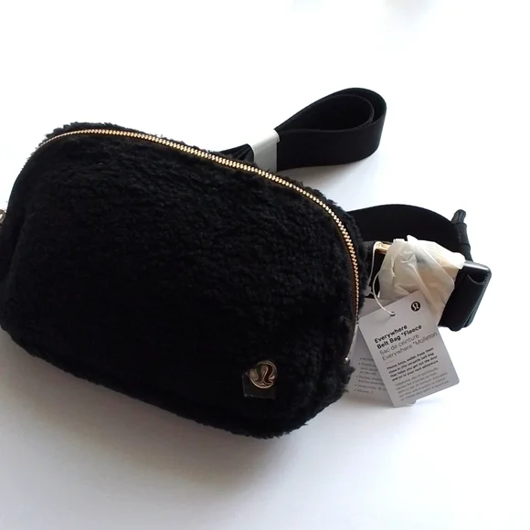 NEW Lululemon Athletica Everywhere Belt Bag Fleece Sherpa Black 1L - Picture 2 of 13